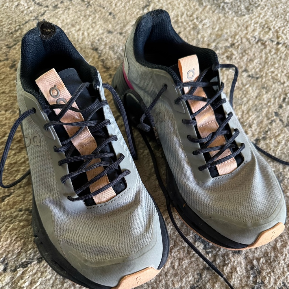 On Running Women’s Grey Sneakers with Navy Accents